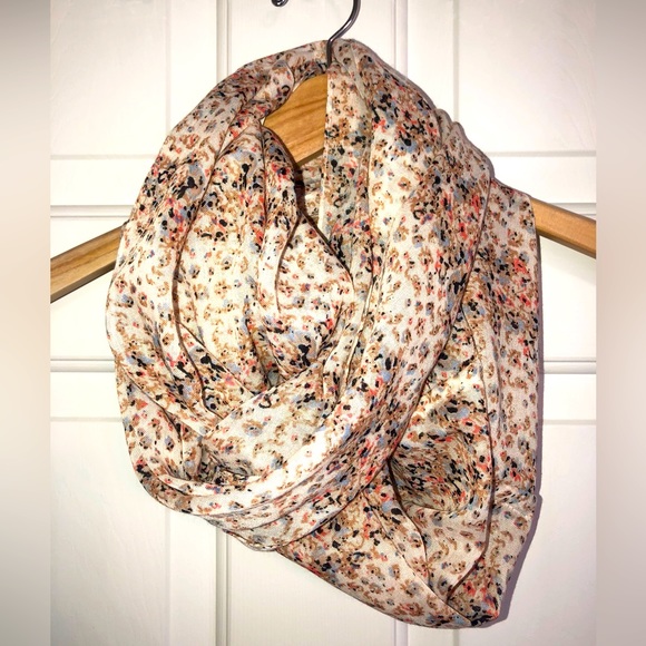 NWT Accessory Collective print infinity scarf - Picture 2 of 8